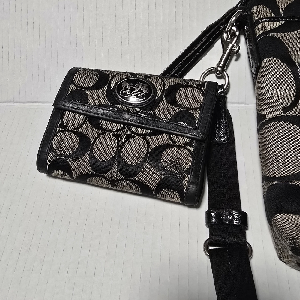 Coach Signature Crossbody Bag With Purse - Picture 4 of 16